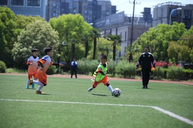 官宣：湖人双向合同签7尺中锋 新秀年场均3+3